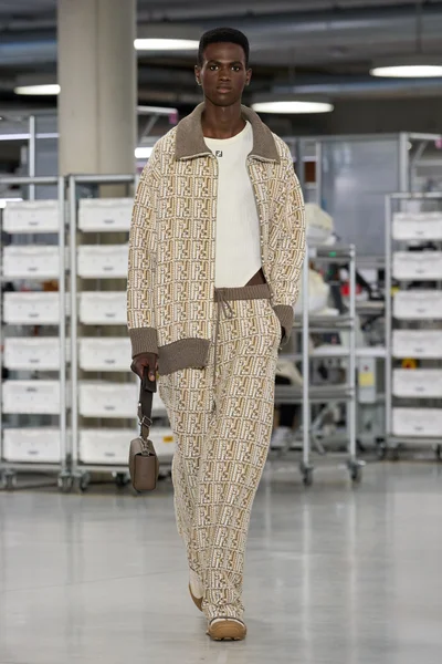 Look 14